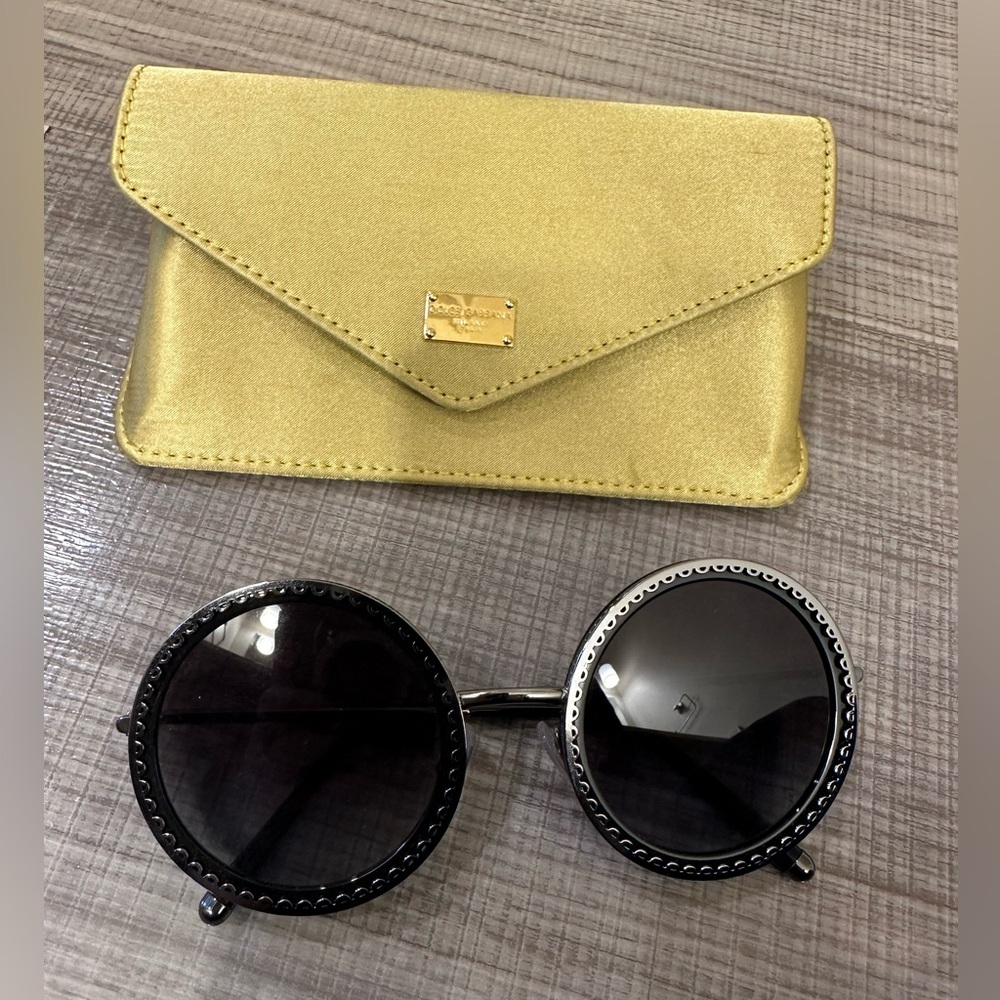 Dolce &Gabbana
Sacred Heart 53mm Gradient
Round Sunglasses